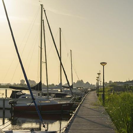 Waterchalet Number 6 Recreationpark Yn'E Lijte Grou Met Ligplaats Boot Villa Exterior foto
